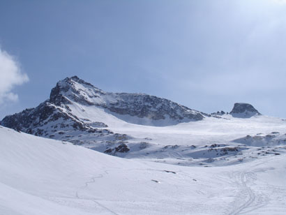 Il Pizzo Cancian 3103 m, visto da Nord, dalla Vedretta di Scalino.