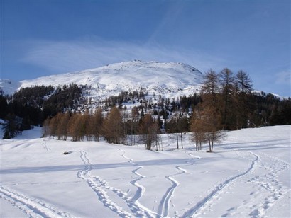 Il Piz d'Arina 2828 m sotto Buorcha a 1700 m circa.