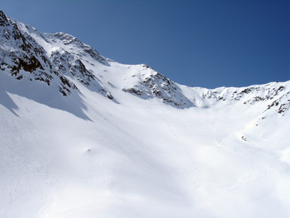 La bocchetta di q.3000 m vista da N,  scendendo in Valle delle Mine.