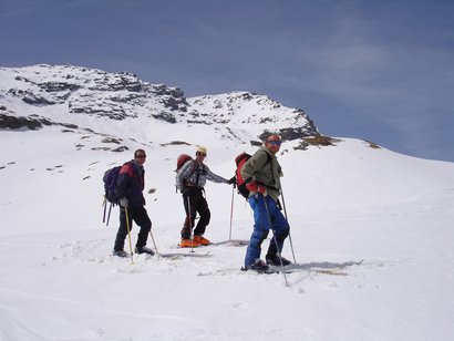 Attimo di sosta, sllo sfondo a dx il versante Est della Cima di Baldiscio 2851 m.