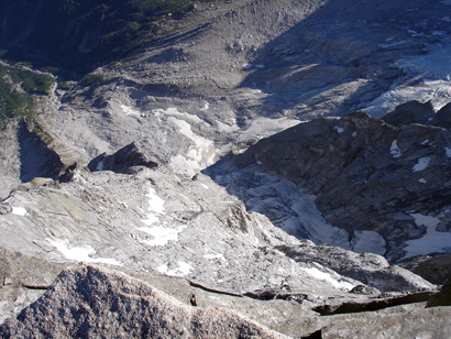 Vista sulla Nord del Pizzo Cengalo dalla cima.