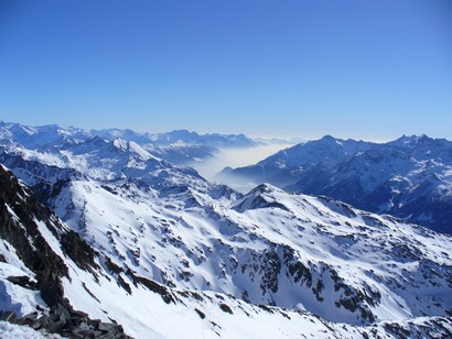 Sulla Leventina leggera foschia.