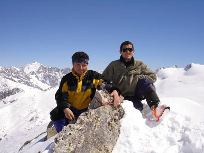 Giò a dx e Roberto a sx, in vetta alla Cima Calotta 3211 m.