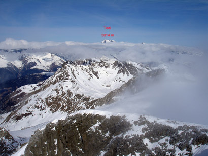 Dalla cima del Piz Medel 3210 m, vista verso Nord.