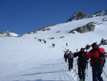 Tutti in coda dopo aver lasciato lo skilift!