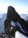 Il gendarme di quota 3915 m all'uscita dal couloir Sud all'Lauteraarhorn.