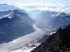 L'Unteraar gletscher e molto lontano il Grimsel see, visto dalla cima dell'Lauteraarhorn 4042 m.