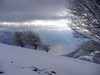 Lago di Como col sole che fa fatica a farsi strada.