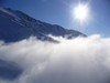 La nebbia comincia a salire dal basso.