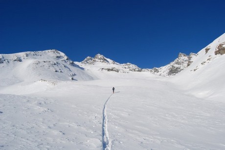 Il vallone che sale verso il Pizzo Latta, al centro i Piz di Pian 3158 m.