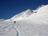 Salendo al Pizzo Latta, ben visibile al centro della fotografia.