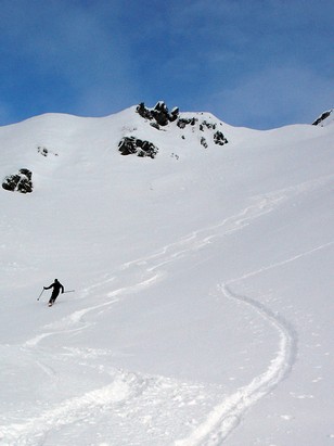 Giovanni pennella le prime curve poco sotto la vetta del Monte Verrobbio.