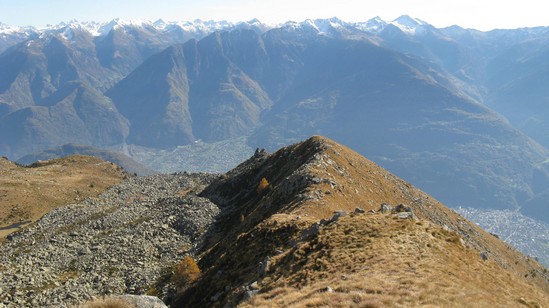 La dorsale che porta ai 3 Cornini.