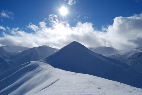 Il Piz Uter 2907 m visto dal Piz Arpiglia 2765 m.